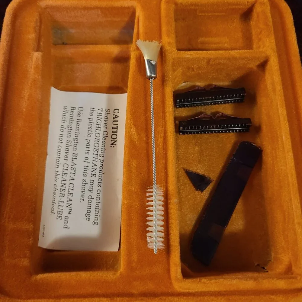 Vintage 1973 Lady Remington MS-180 cordless electric shaver